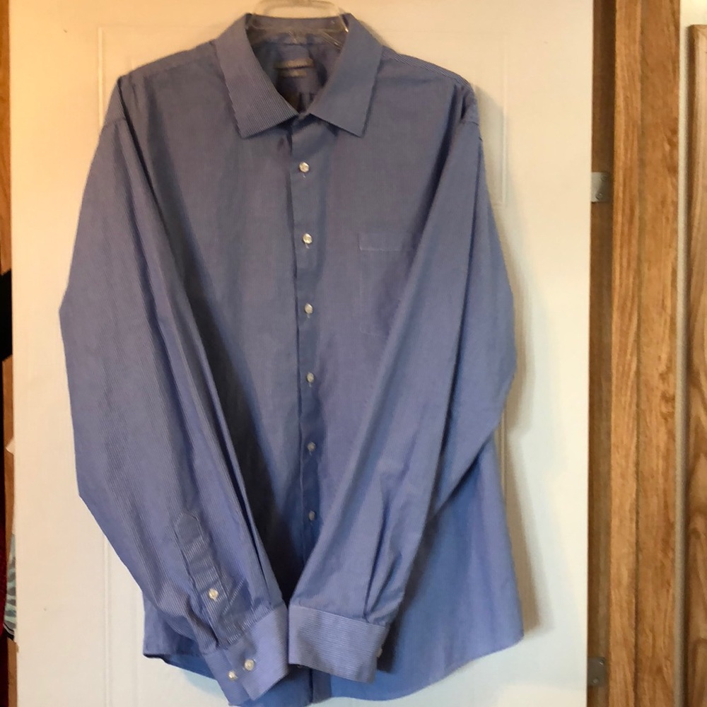 Men’s van Heusen big and tall size XL Dress shirt.